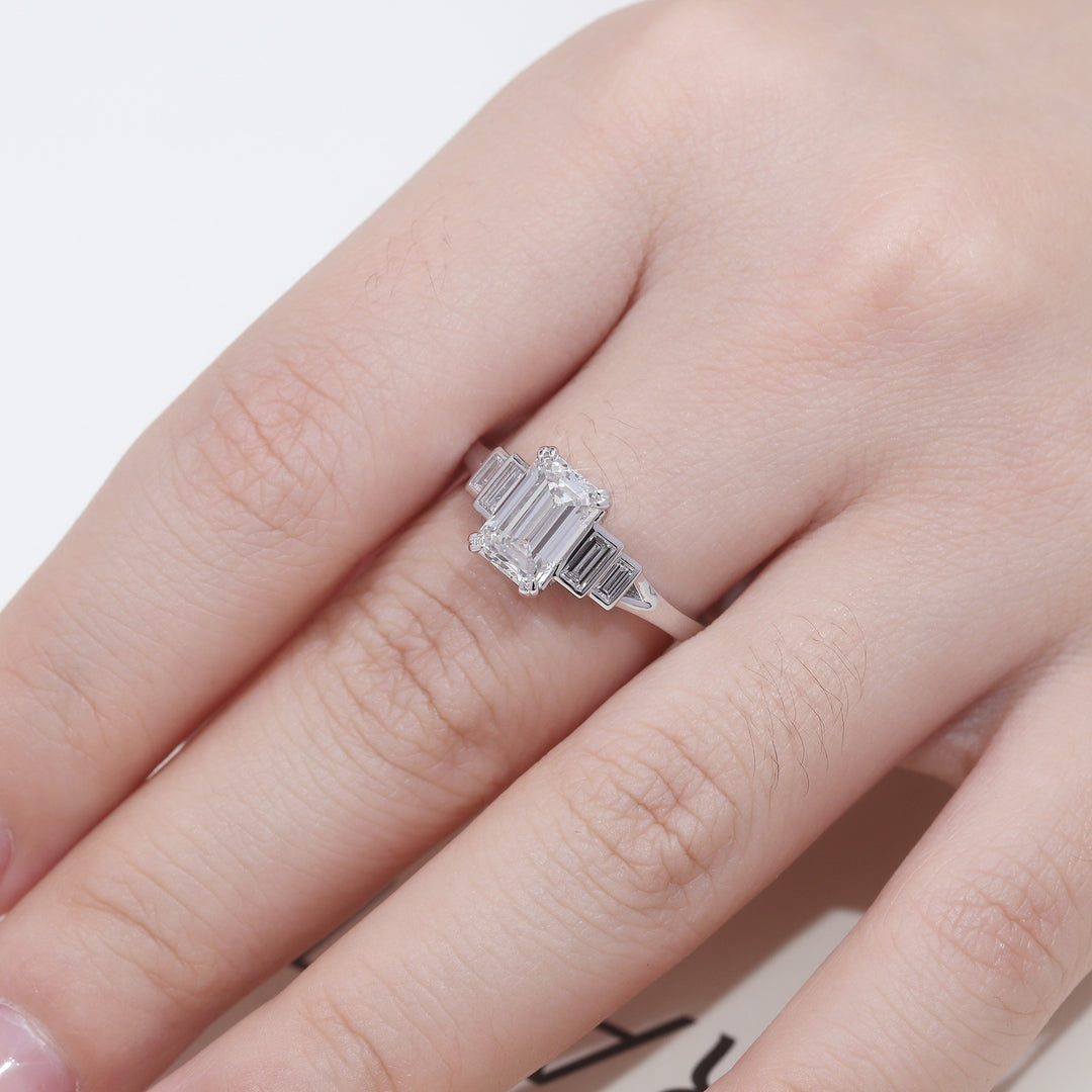 18K-gold Gatsby Three-Stone Engagement Lab-grown Diamond Ring（1ct/E/VS2）