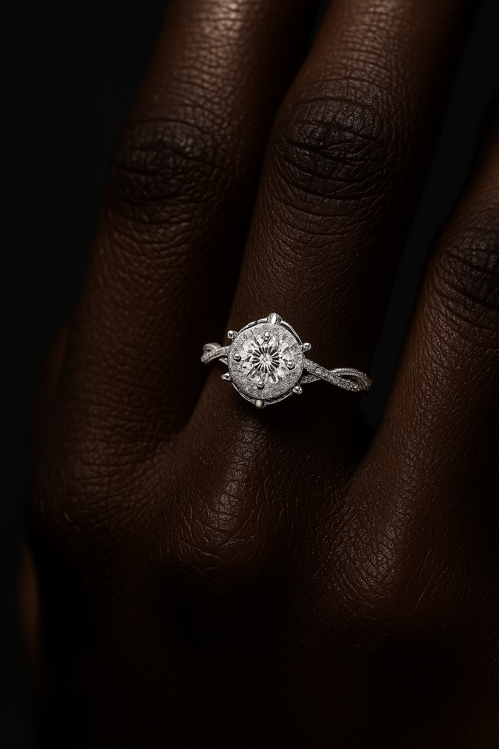 18K-gold Halo Setting Lab-grown Diamond Ring