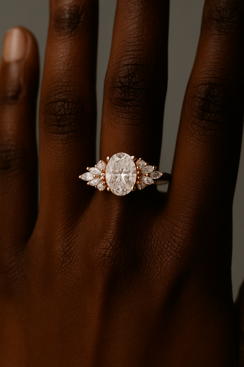 18K-gold Oval-cut Lab-Grown Diamond Ring