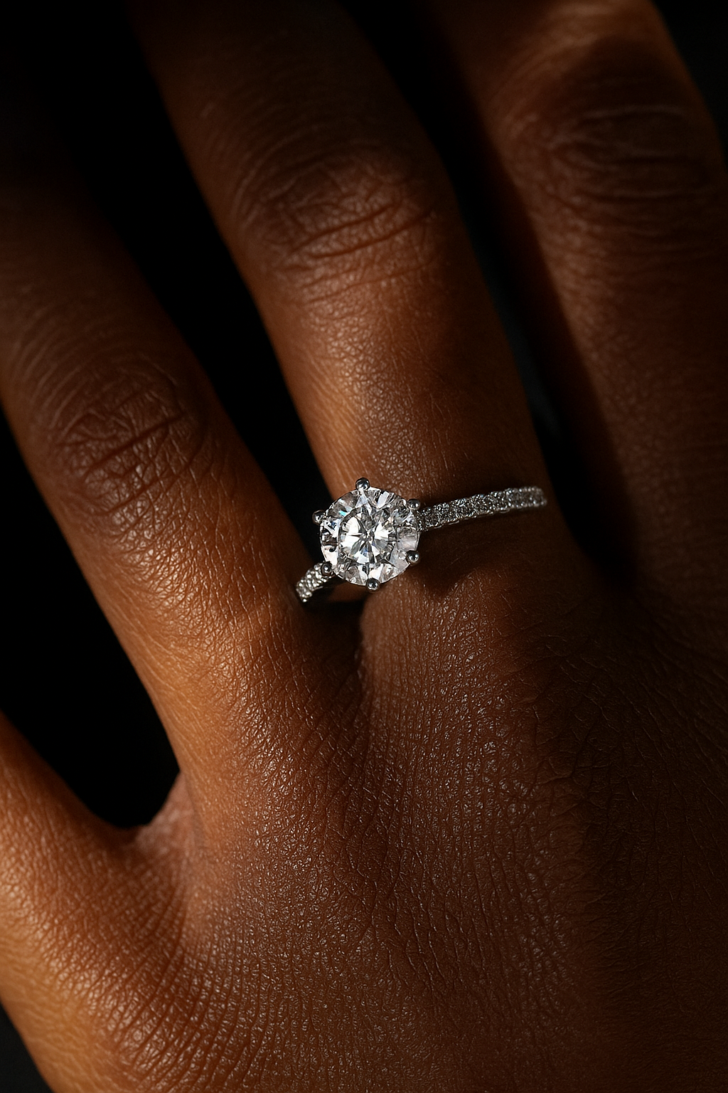 18K-gold Classic Six-Prong Starlight Lab-Grown Diamond Ring