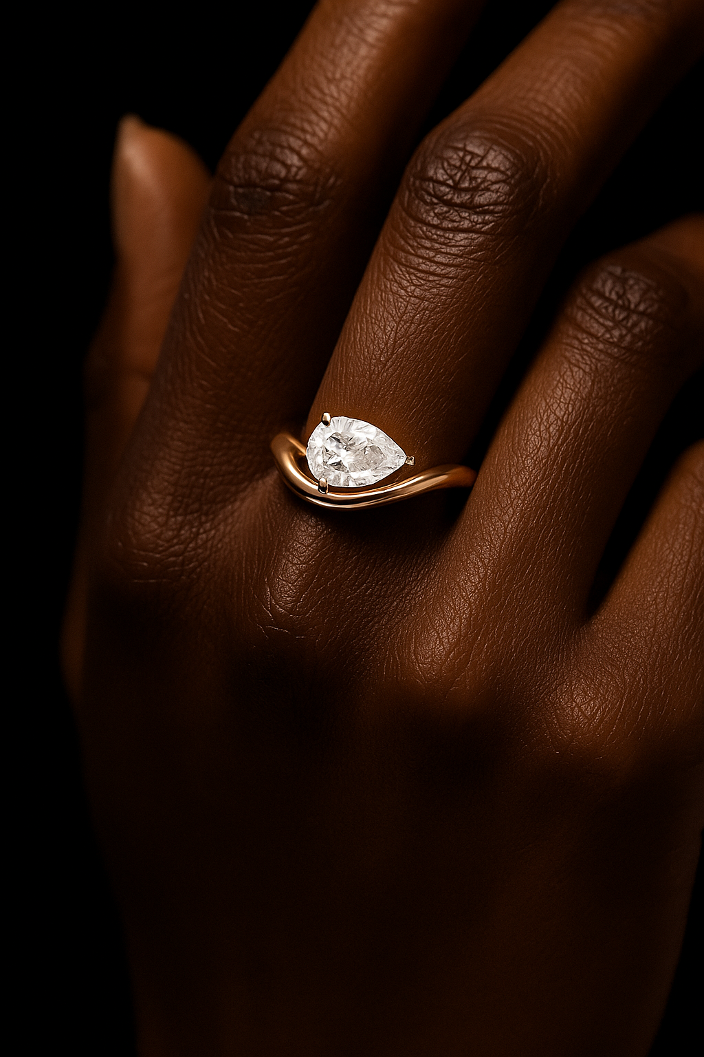 18K-gold Teardrop Lab-Grown Diamond Ring