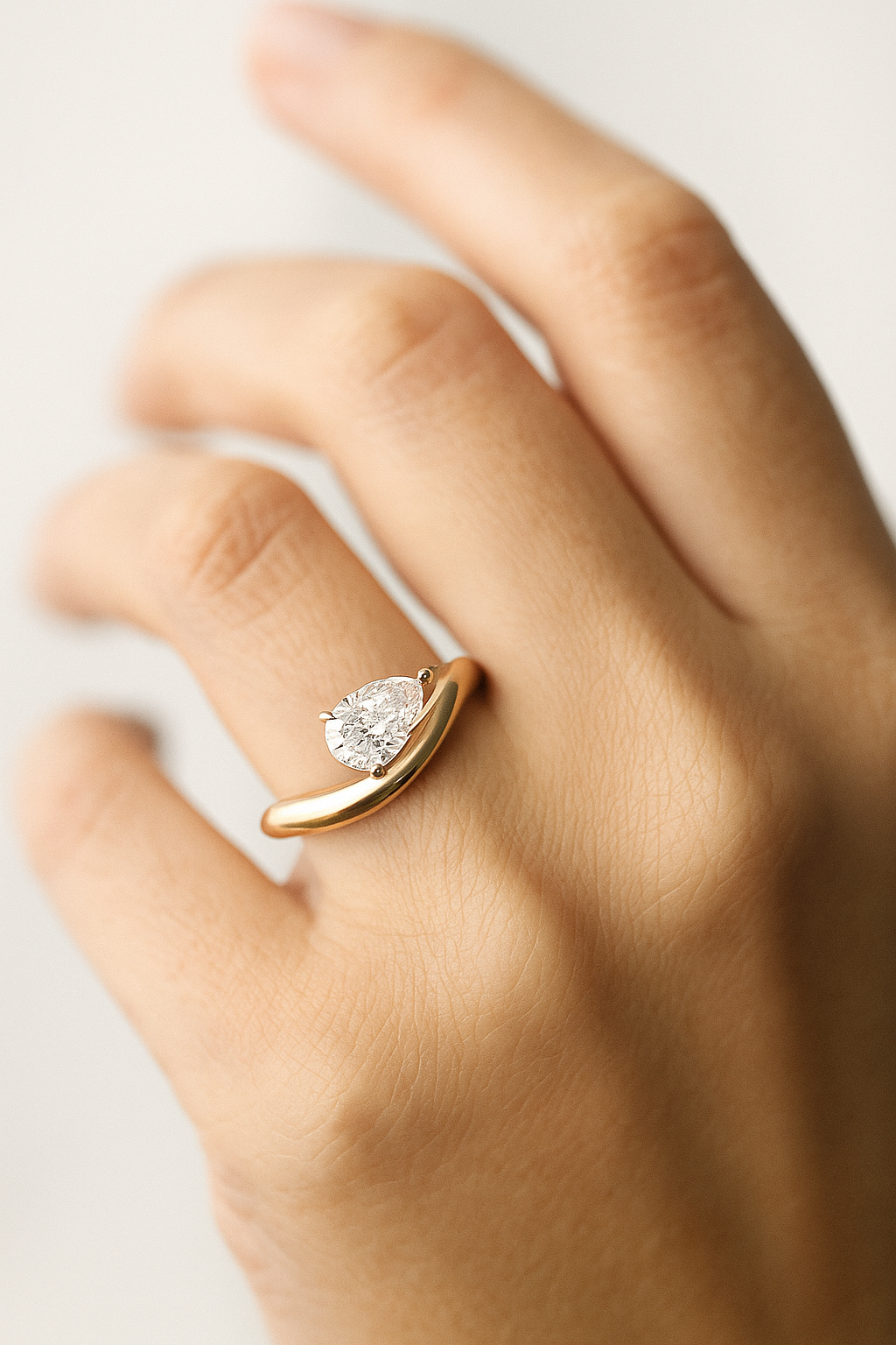 18K-gold Teardrop Lab-Grown Diamond Ring
